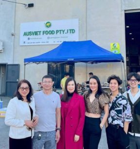 Cộng đồng bà con người Việt tại Úc tới thăm Công ty Ausviet food 