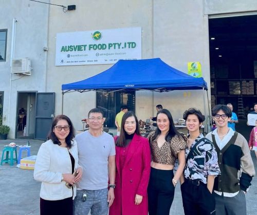 cong-dong-ba-con-nguoi-viet-tai-uc-toi-tham-cong-ty-ausviet-food